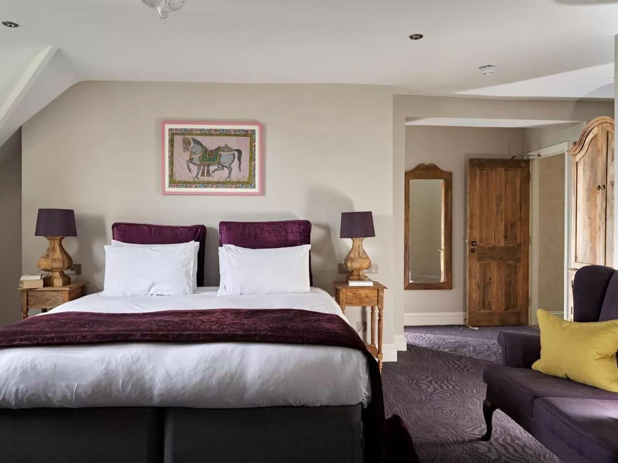 Cotswold Grange Acomodação com café da manhã Cheltenham Exterior foto A bedroom at The Old parsonage