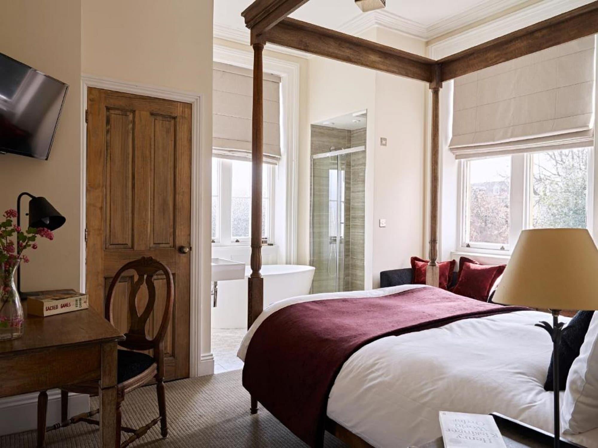 Cotswold Grange Acomodação com café da manhã Cheltenham Exterior foto A bedroom at The Swan Hotel