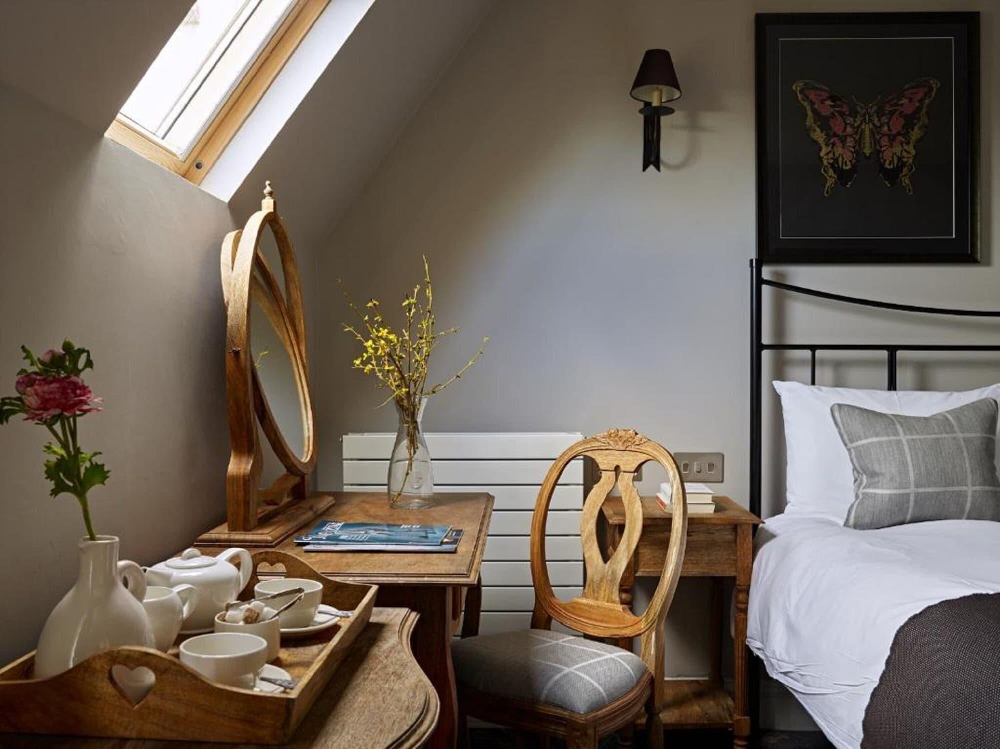 Cotswold Grange Acomodação com café da manhã Cheltenham Exterior foto A room at The Old Inn