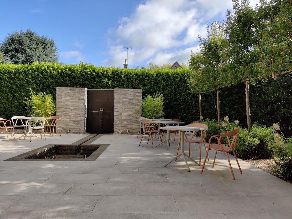 Cotswold Grange Acomodação com café da manhã Cheltenham Exterior foto The garden of the Centre for Contemporary Learning