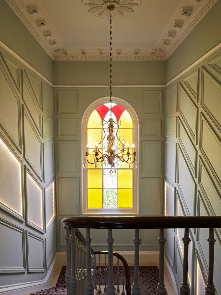 Cotswold Grange Acomodação com café da manhã Cheltenham Exterior foto The staircase