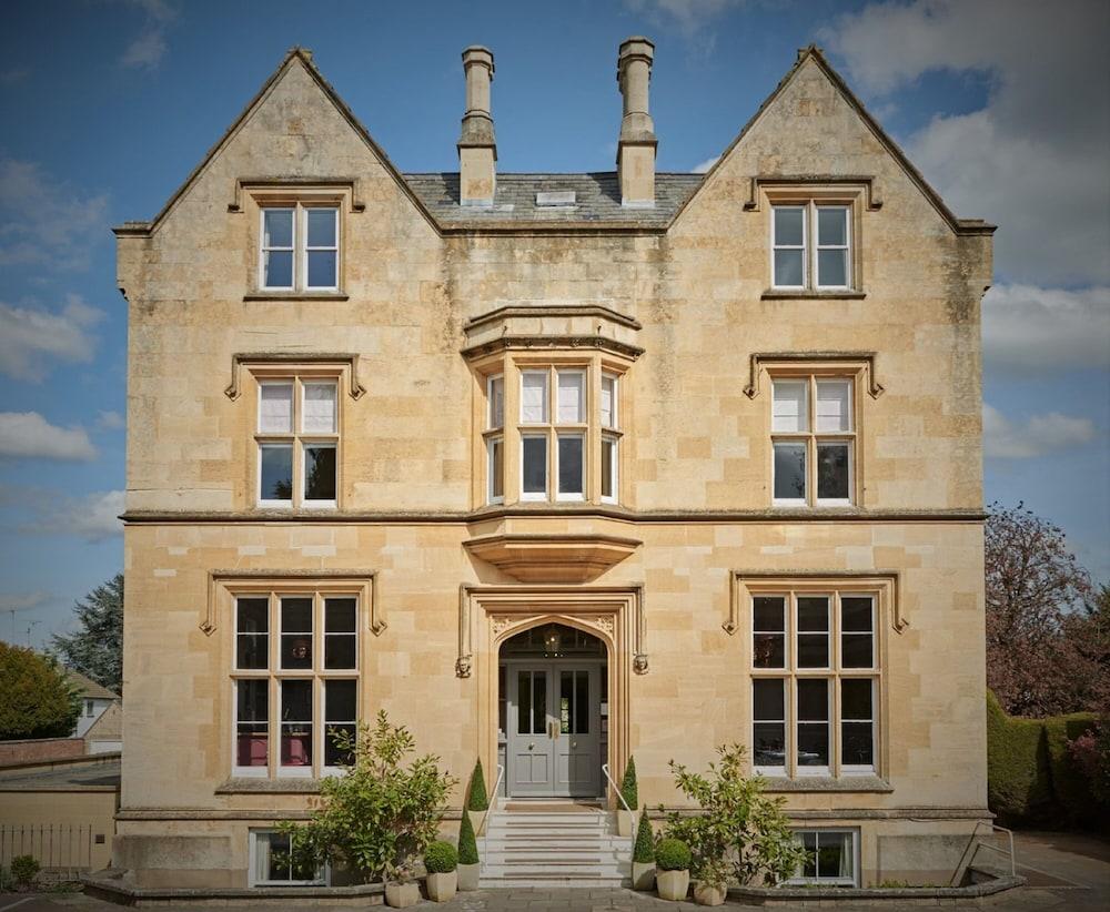 Cotswold Grange Acomodação com café da manhã Cheltenham Exterior foto The main entrance of the school