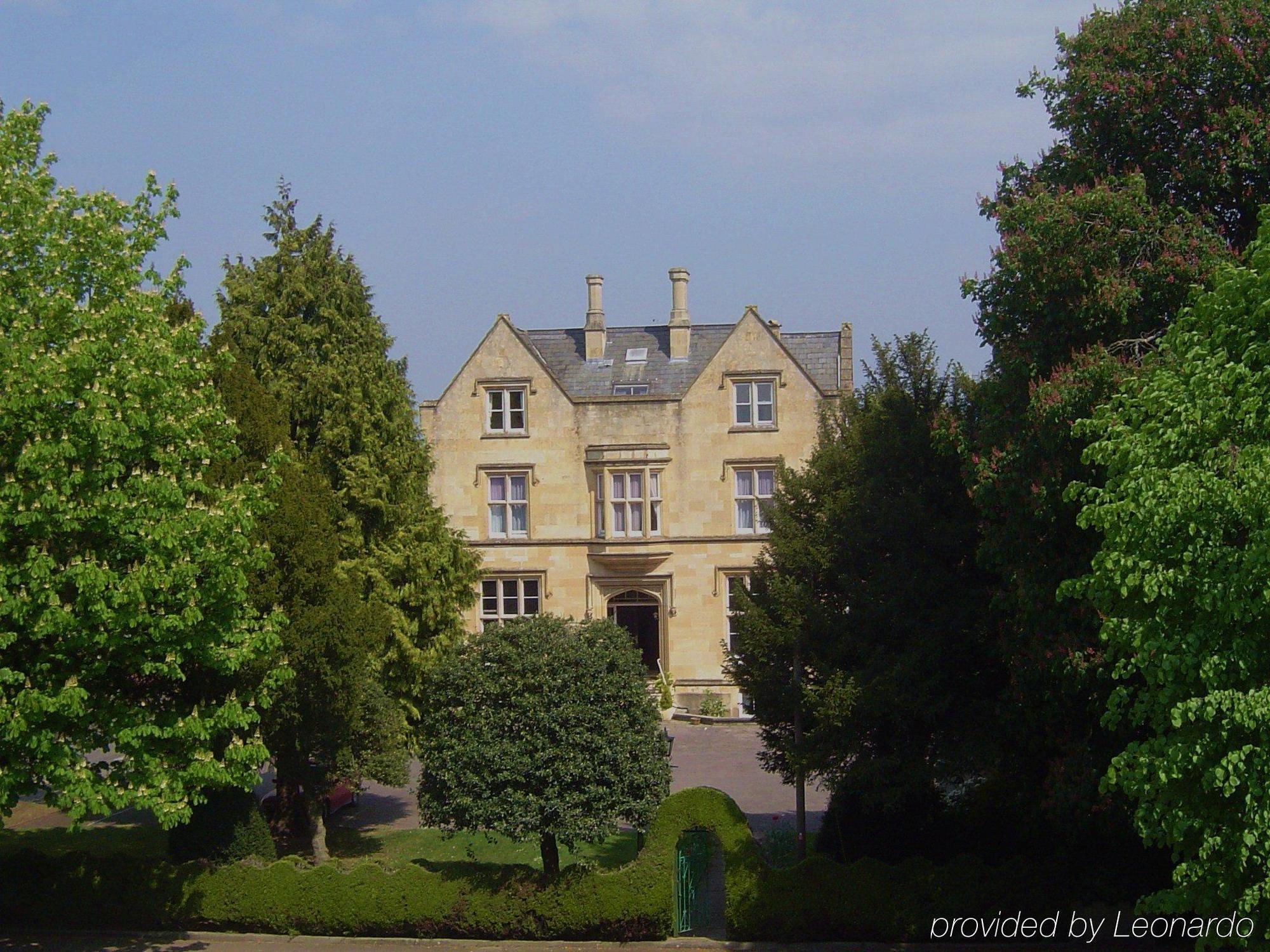 Cotswold Grange Acomodação com café da manhã Cheltenham Exterior foto The former school buildings