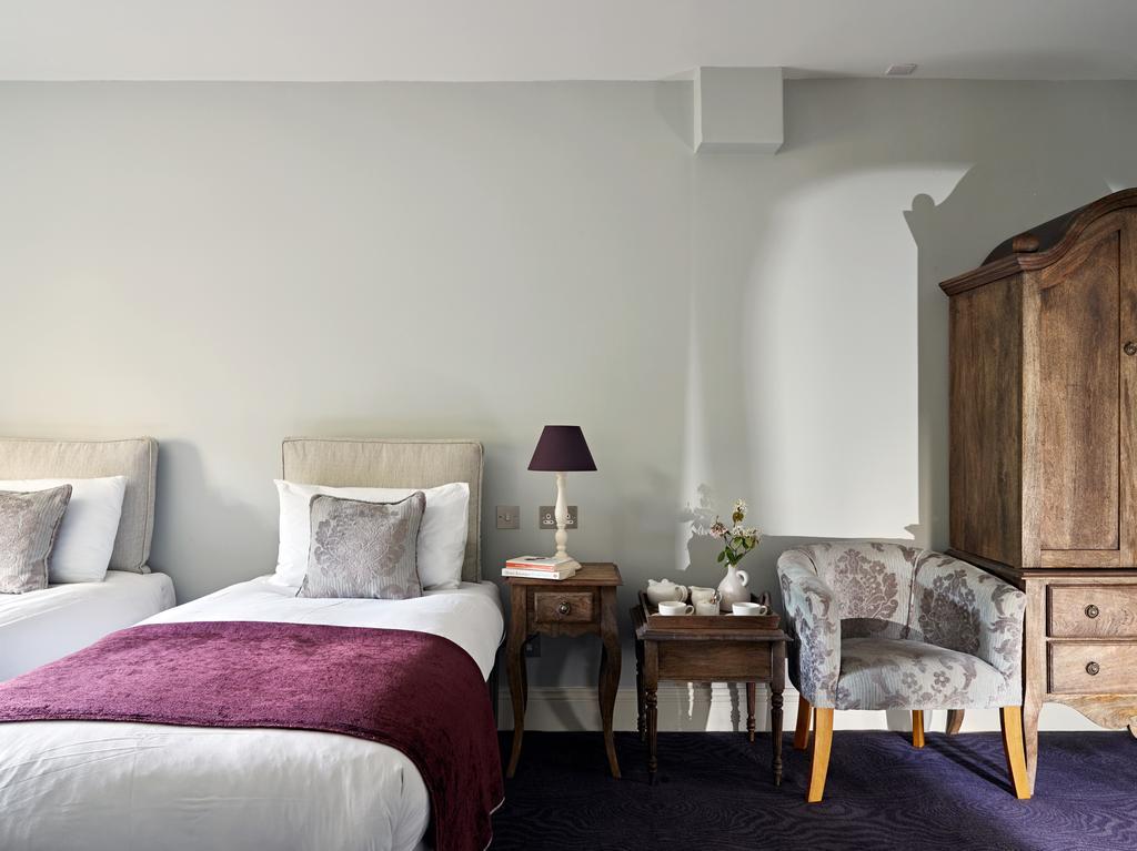 Cotswold Grange Acomodação com café da manhã Cheltenham Exterior foto A room at the hotel