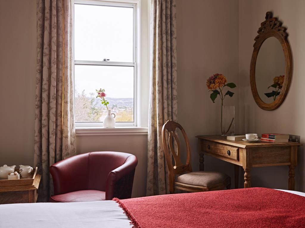 Cotswold Grange Acomodação com café da manhã Cheltenham Exterior foto A bedroom at the hotel