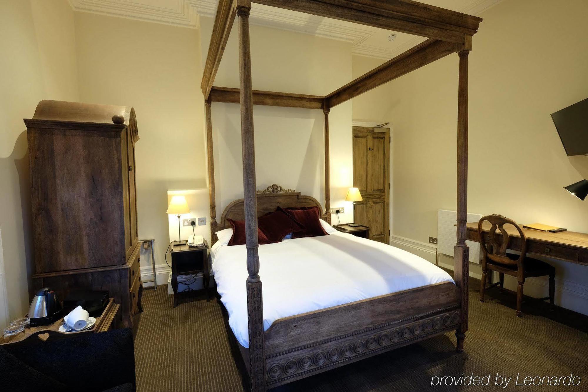 Cotswold Grange Acomodação com café da manhã Cheltenham Exterior foto A room at the hotel