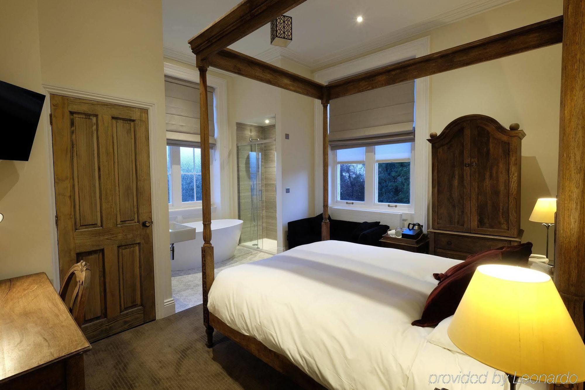 Cotswold Grange Acomodação com café da manhã Cheltenham Exterior foto A bedroom at the hotel