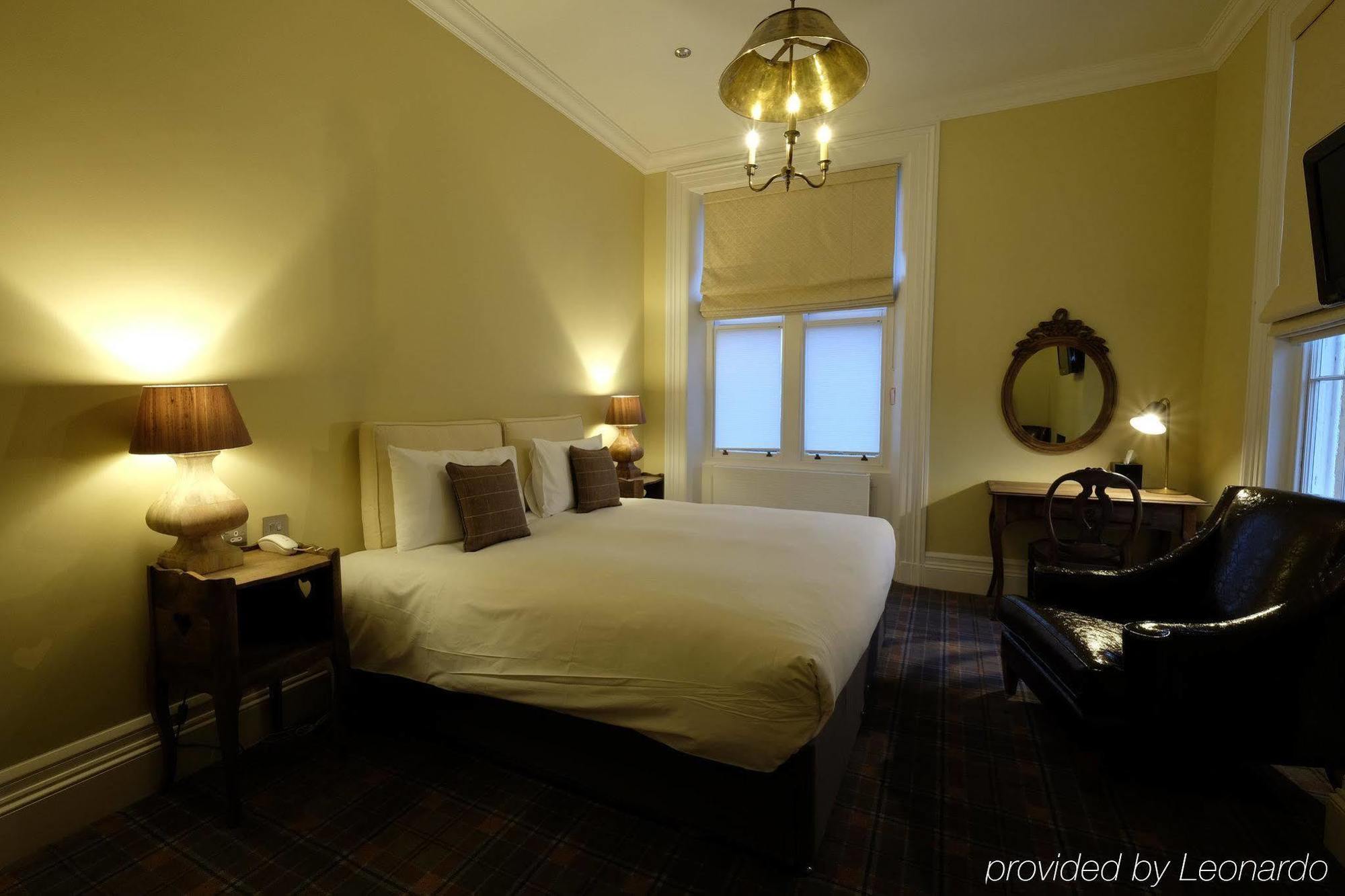 Cotswold Grange Acomodação com café da manhã Cheltenham Exterior foto A room at the hotel