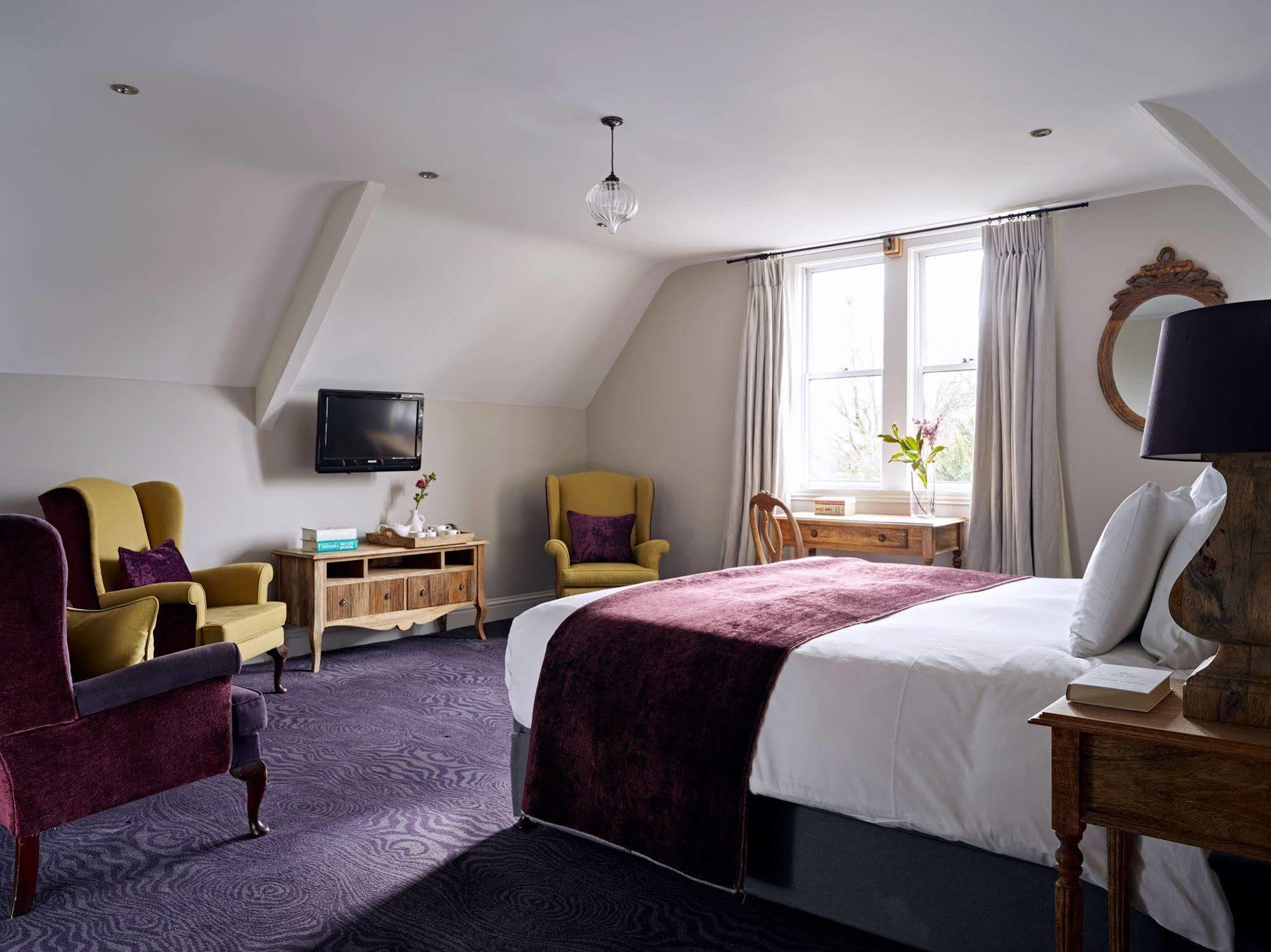 Cotswold Grange Acomodação com café da manhã Cheltenham Exterior foto A bedroom at The Swan Hotel