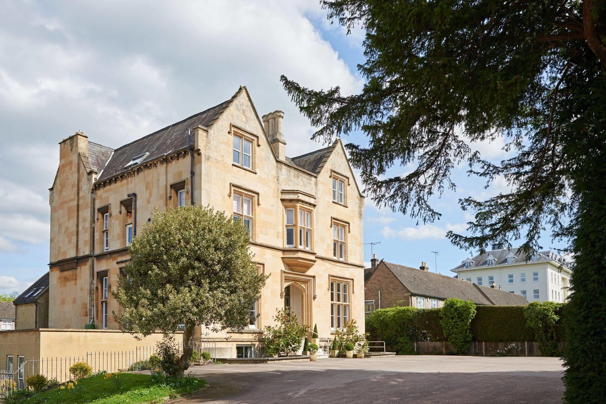 Cotswold Grange Acomodação com café da manhã Cheltenham Exterior foto The Manor, Tetbury